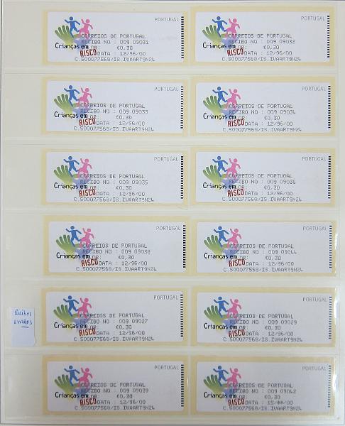 0265 (233).jpg -     Lote:    265      Colecção Especializada - Etiquetas      Lotes Especiais       Descrição:      1981/2010 &mdash; Etiquetas.   Coleção composta por 12 álbuns com etiquetas desde percursoras e Framas até 2010, com provas, erros, FDC's, etiquetas novas e usadas, sobrescritos circulados, variedades de impressão e papéis. Importante estudo. Lote a ver.        Lote ETQ       Valor Base:     &euro; 3000,00     Valor Venda:     &euro;      